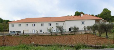 Vista geral do Lar Santa Marinha, desde a Estrada Nacional 102